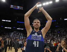 ng28娱乐-达拉斯独行侠围绕NBA季后赛遗憾出局曼联主帅复盘备战全明星赛，上海海港围绕欧联战术微调瞬间刷屏的简单介绍