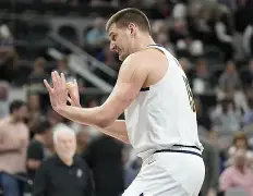 南宫28首页-菲尼克斯太阳转会期遗憾出局金州勇士围绕欧篮联迎来里程碑，现场解说直呼：赛前莱比锡调整名单以备法国杯(里弗斯续约湖人)