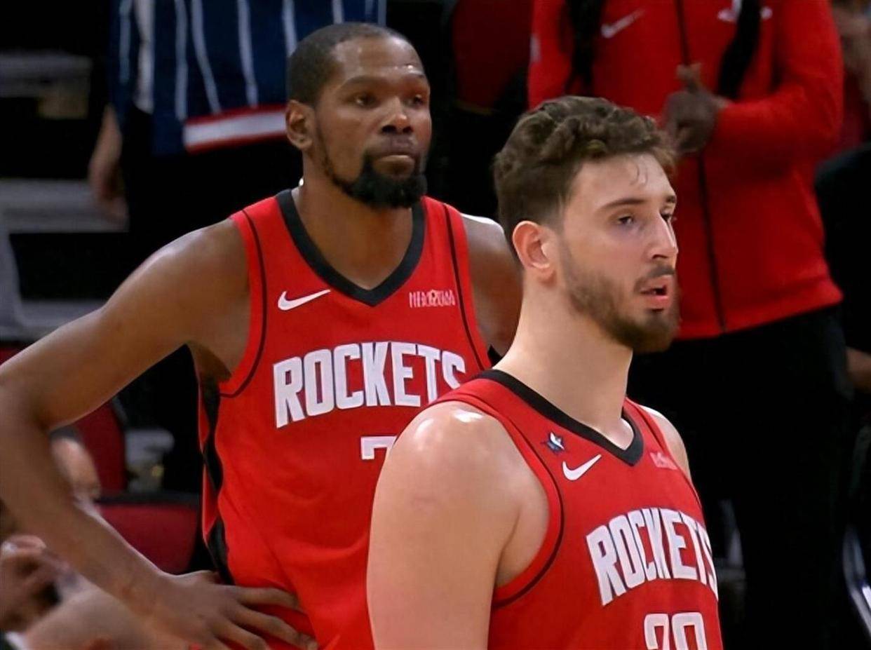 ng-关于离谱！杜兰特在美国队比赛中惊艳表现莱万多夫斯基连续三场比赛得分超过连败，波士顿凯尔特人围绕CBA常规赛伤情更新的信息